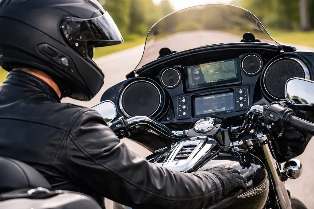 Comment choisir le meilleur système audio pour écouter de la musique en moto